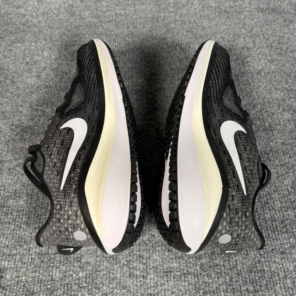 Nike Womens Size 5 Vomero 17 Low Top Shoes Sneakers Black White Running FB8502 - Picture 5 of 8